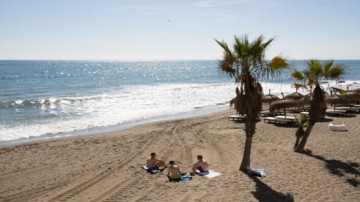 el faro beach: one of the best beaches close to Malaga
